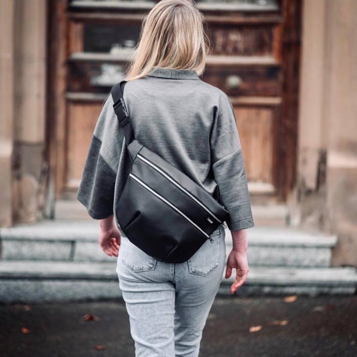 crna-torbica-oko-struka-velika