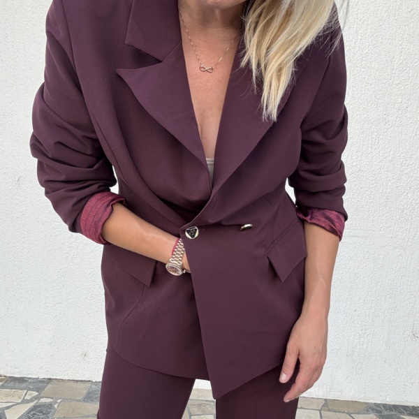 žensko-odijelo-elegantno-bordo